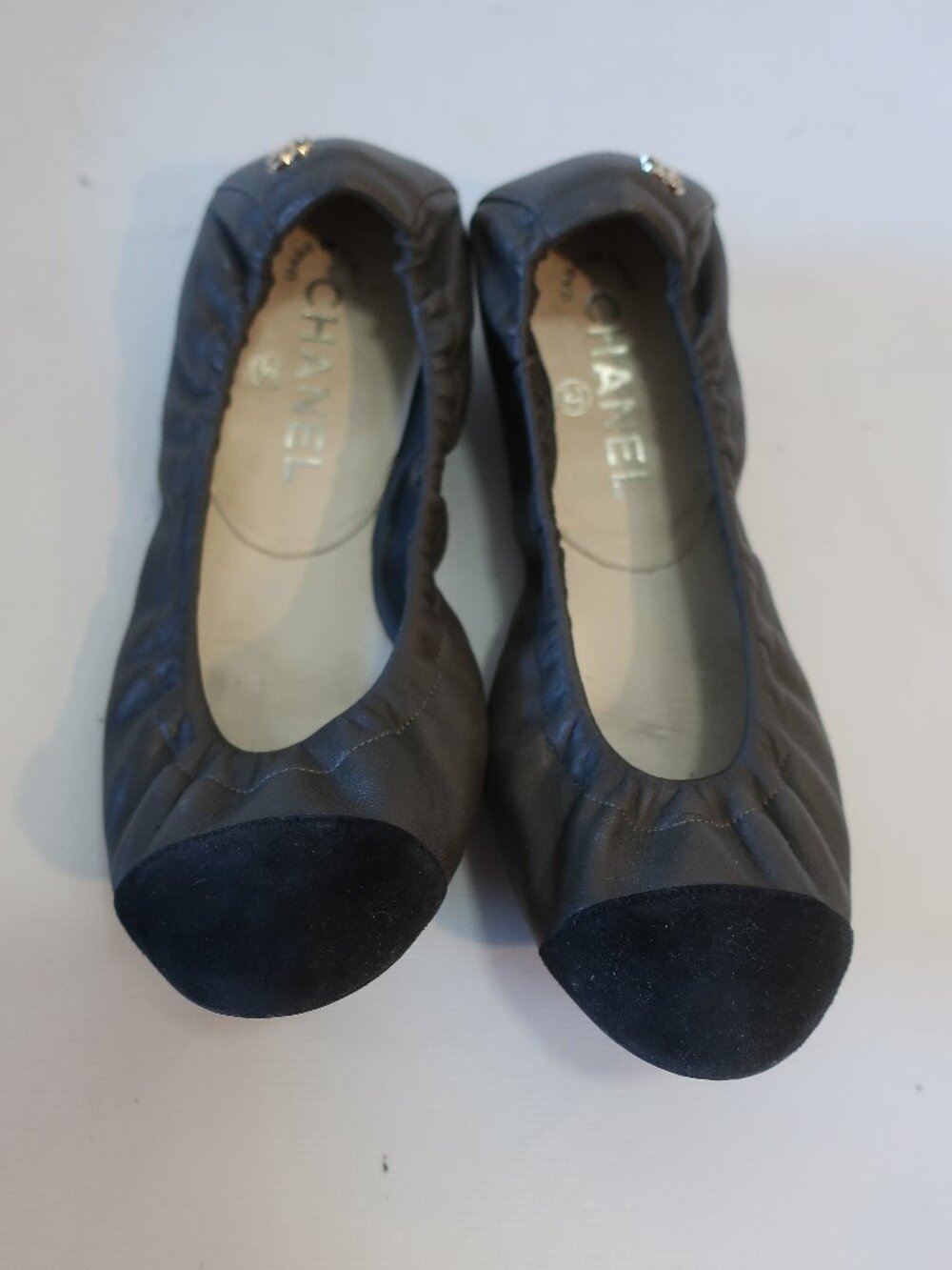 Authentic Womens Chanel Gray Elastic Leather Suede Cap Toe Ballet Flat 37 US/6.5